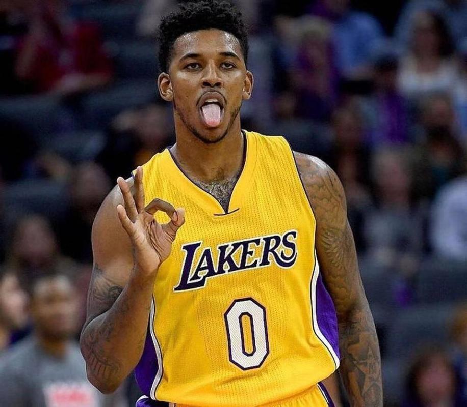 在历史与现 在历史与现