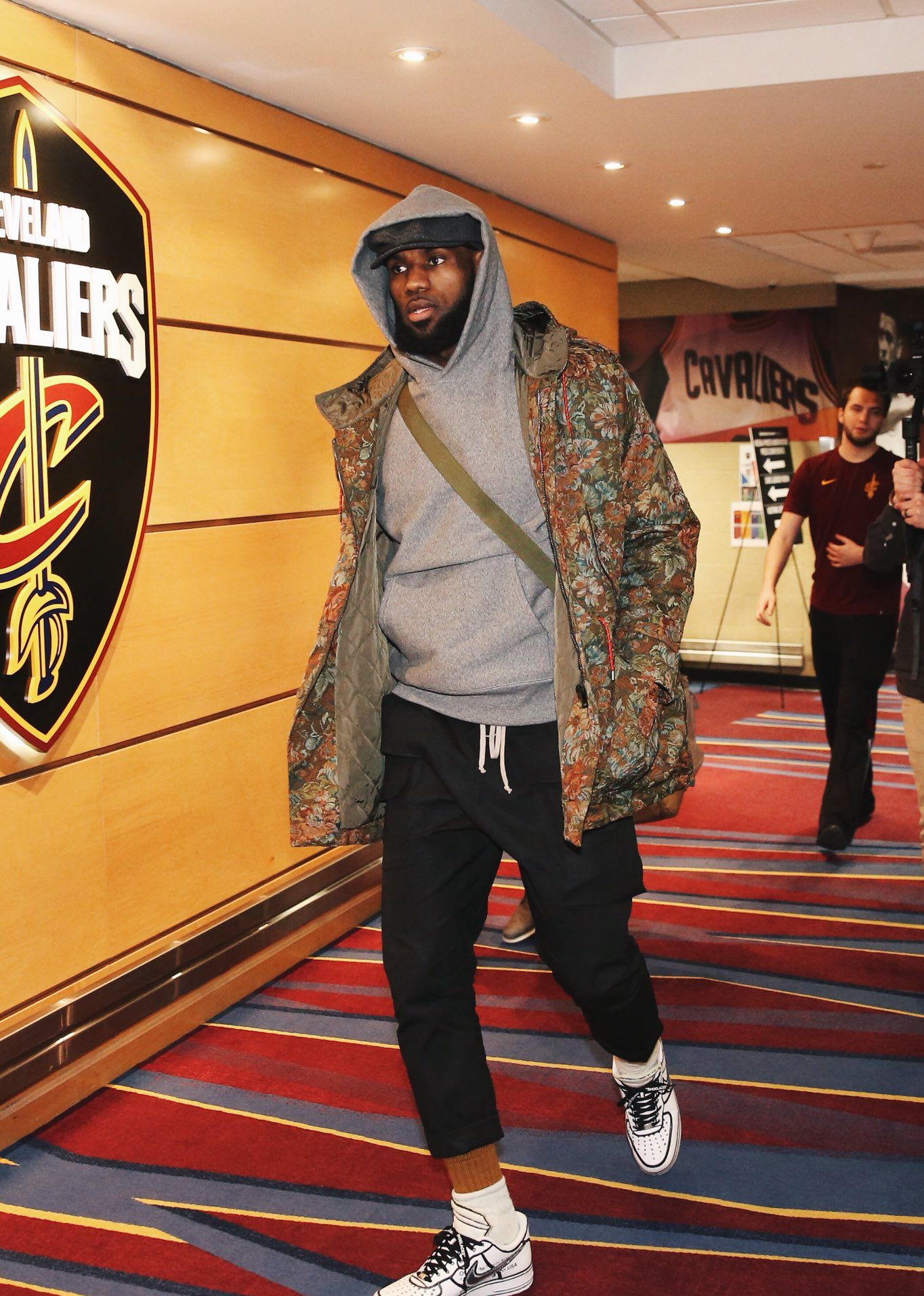 攻不下且边 攻不下且边